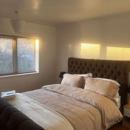 Home In Basildon, Essex Bagian luar foto