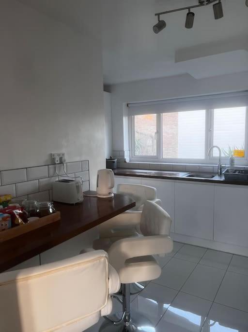 Home In Basildon, Essex Bagian luar foto