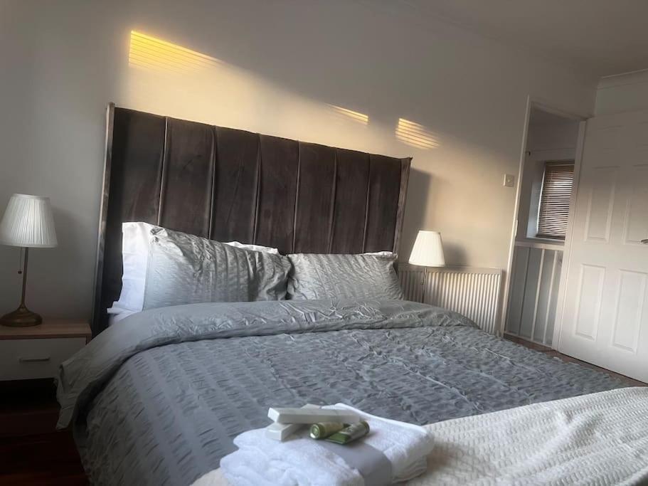Home In Basildon, Essex Bagian luar foto