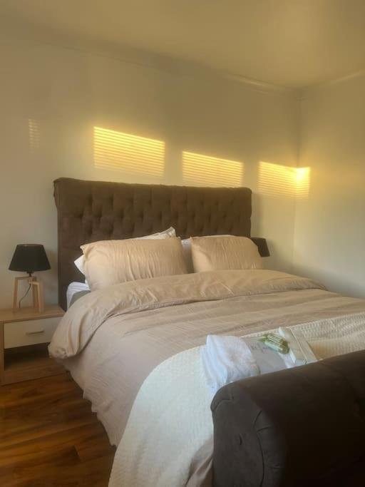 Home In Basildon, Essex Bagian luar foto